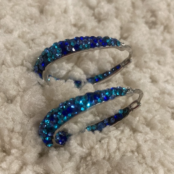 Blue Swarovski Crystals inside out Hoop Earrings in 18K white gold-plating - Picture 2 of 4